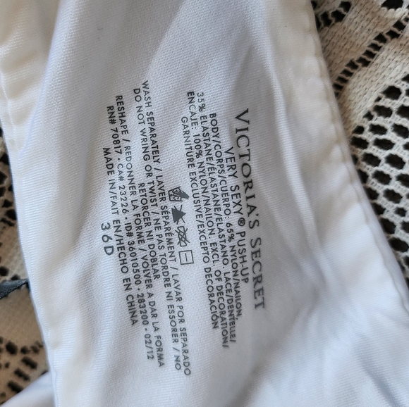 Victoria's Secret - White and Black Very Sexy Bra and Hip Corset set - (36D/M-L) - Picture 14 of 14